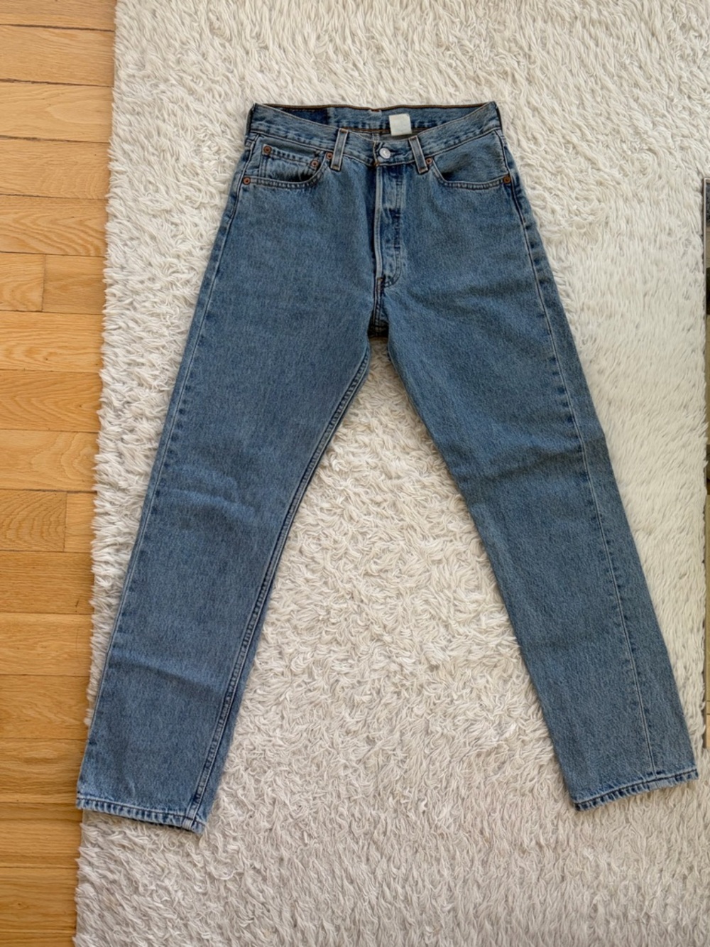 90s Vintage Levi’s 501 med wash - Picture 3 of 16